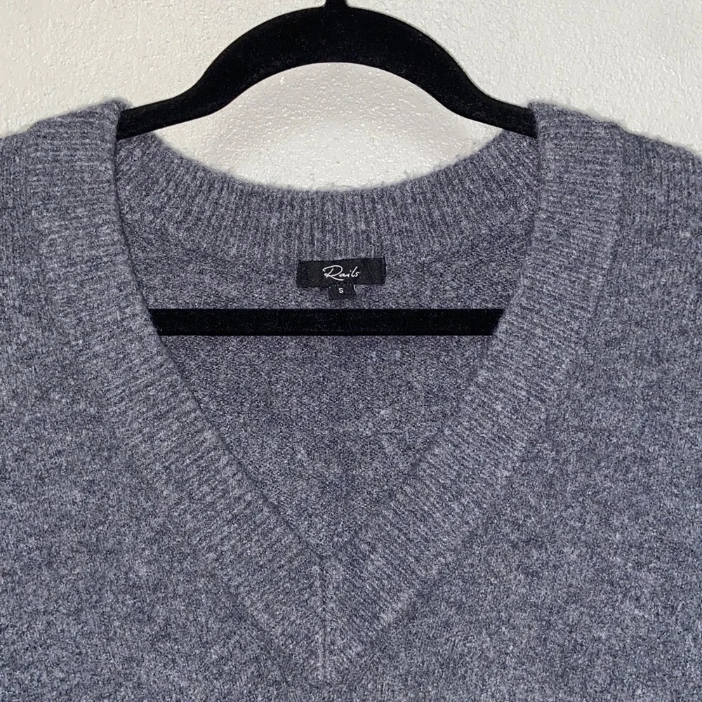 Rails Gisella Charcoal Cashmere Merino Wool Blend V-Neck Sweater 3362